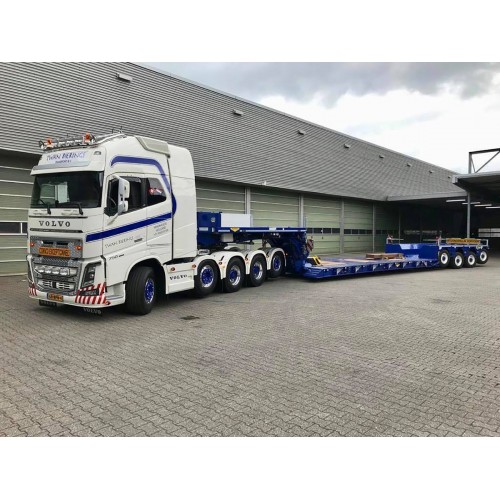 WSI 01-3321 Volvo FH04 Globe XL 10x4 low loader Twan Bierings